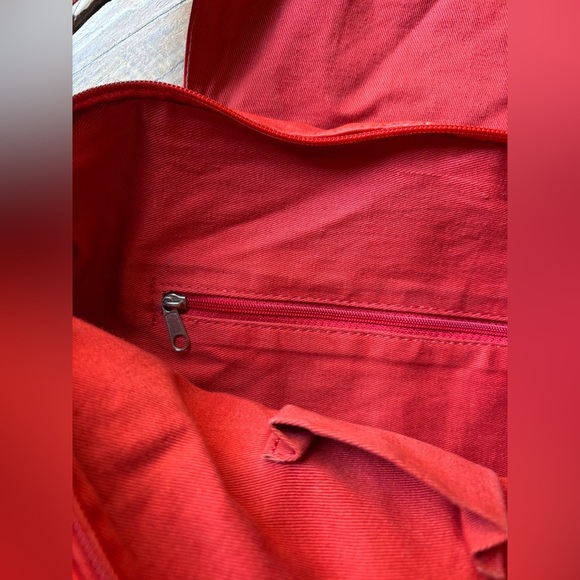 Vintage Embossed Red Leather Shoulder Bag with tassel - Picture 4 of 14